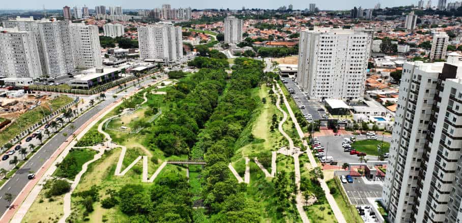 Aerial image of the Piçarrão River Linear Park